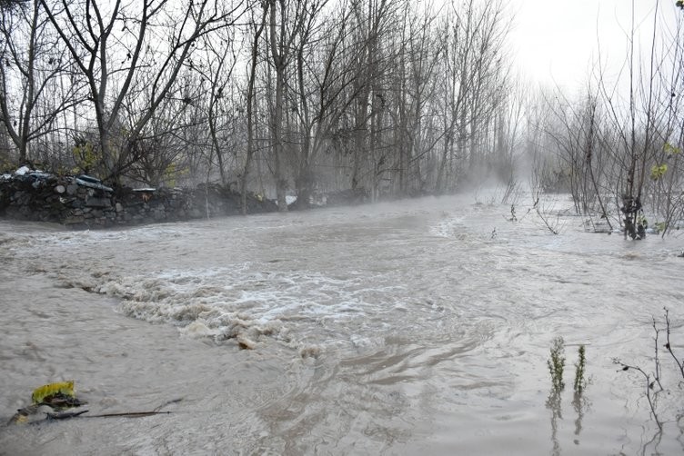 Hevsel Bahçeleri'ni su bastı