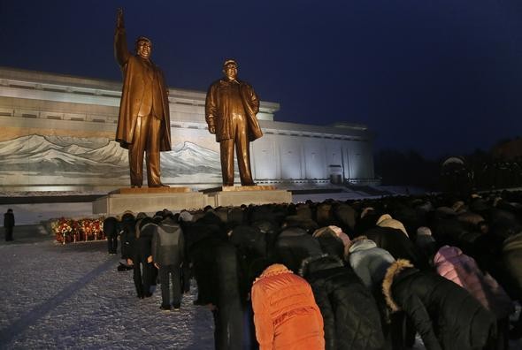 Kuzey Kore'de Kim Jong Il için anma töreni