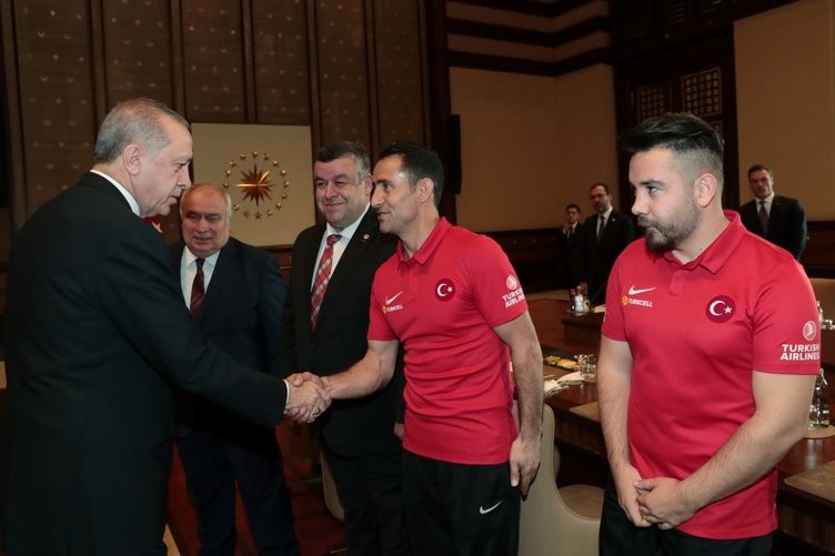 Erdoğan, Ampute Futbol Milli Takımı'nı kabul etti