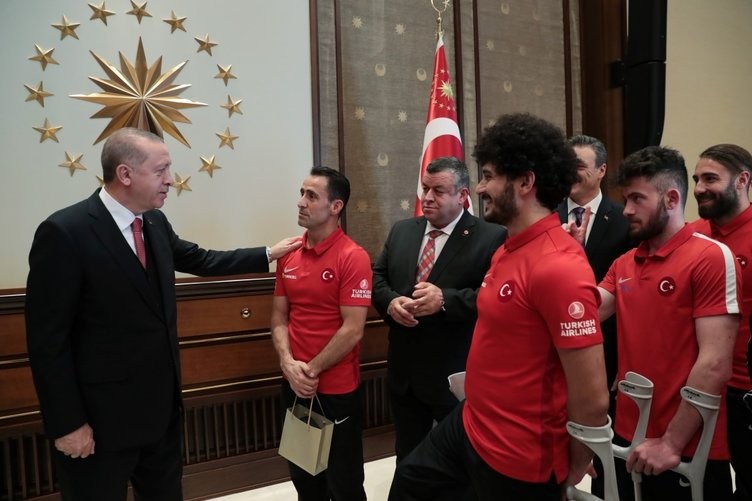 Erdoğan, Ampute Futbol Milli Takımı'nı kabul etti