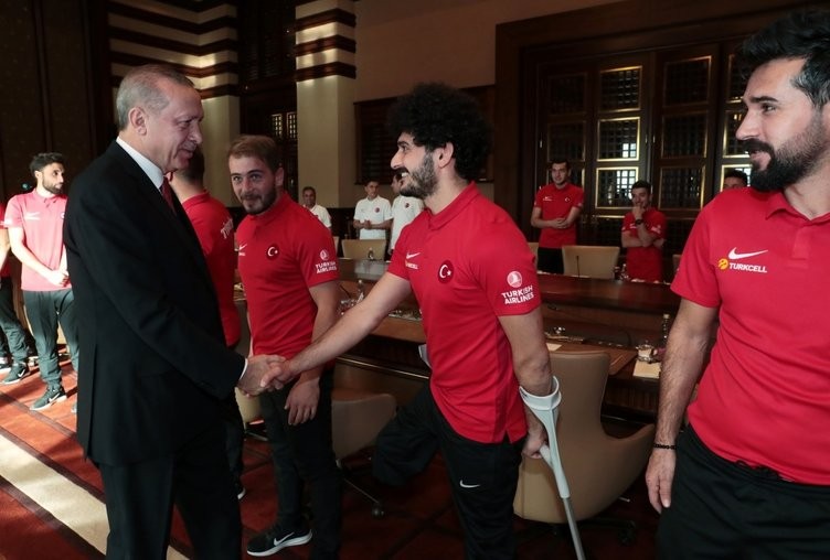 Erdoğan, Ampute Futbol Milli Takımı'nı kabul etti