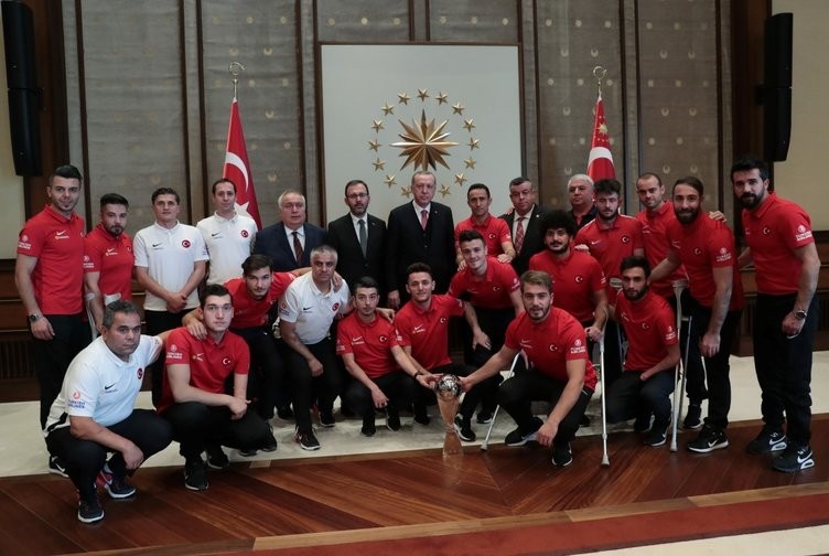 Erdoğan, Ampute Futbol Milli Takımı'nı kabul etti