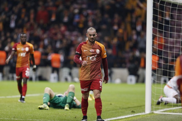 Sneijder'in menajerinden Galatasaray açıklaması