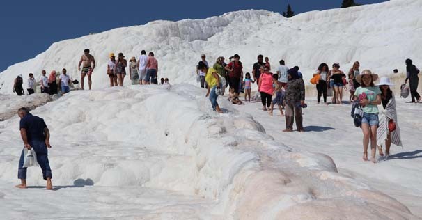 Beyaz cennet Pamukkale geceleri de gezilebilecek