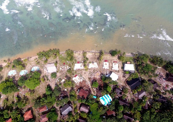 Endonezya'daki tsunami felaketinde ölenlerin sayısı 373'e yükseldi