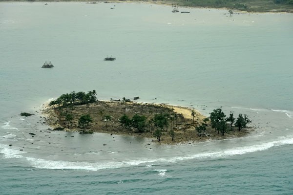 Endonezya'daki tsunami felaketinde ölenlerin sayısı 373'e yükseldi