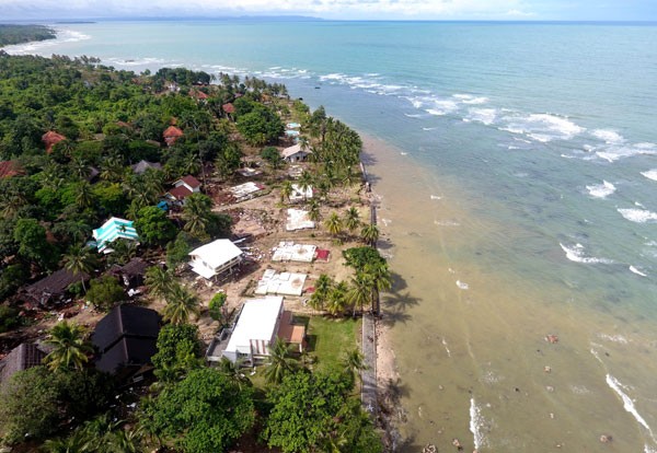 Endonezya'daki tsunami felaketinde ölenlerin sayısı 373'e yükseldi