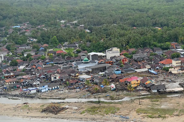 Endonezya'daki tsunami felaketinde ölenlerin sayısı 373'e yükseldi