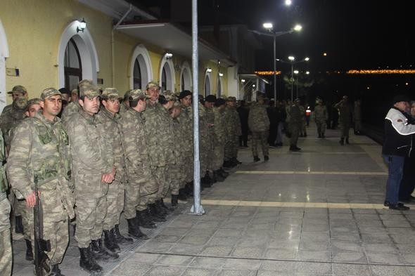 Fırat'ın doğusu için sınıra sevkiyat