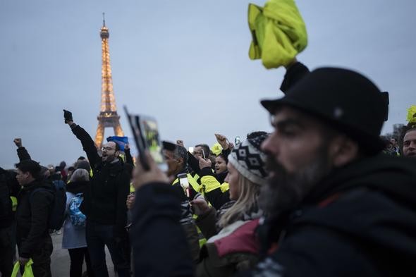 Paris savaş alanına döndü