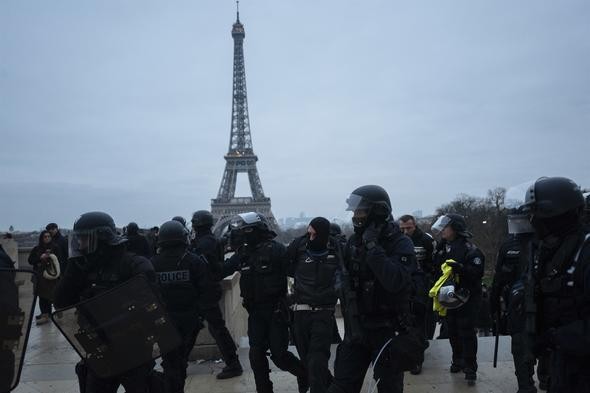 Paris savaş alanına döndü