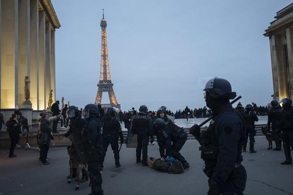 Paris savaş alanına döndü