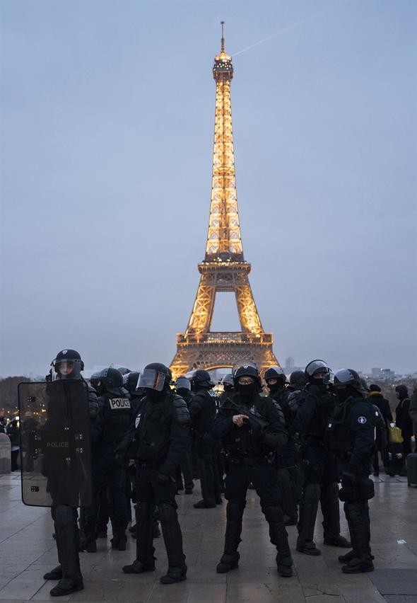 Paris savaş alanına döndü