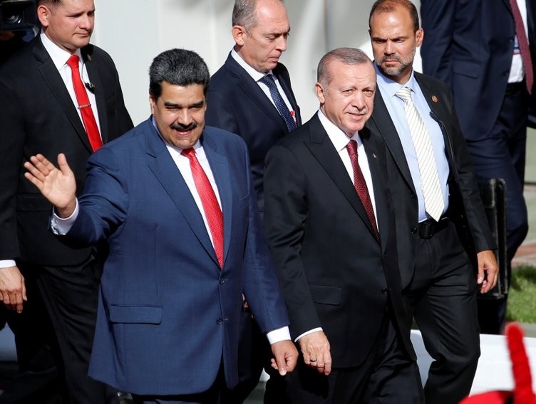 Maduro'dan dikkat çeken hareket! Türk bayrağı...