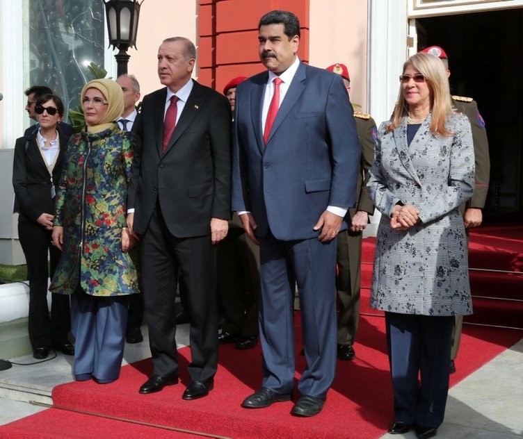 Maduro'dan dikkat çeken hareket! Türk bayrağı...