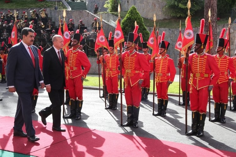 Maduro'dan dikkat çeken hareket! Türk bayrağı...