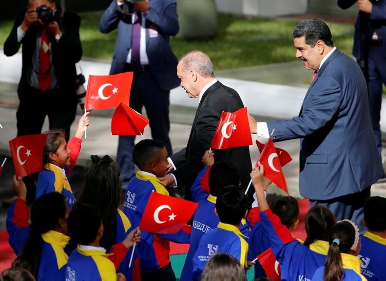 Maduro'dan dikkat çeken hareket! Türk bayrağı...