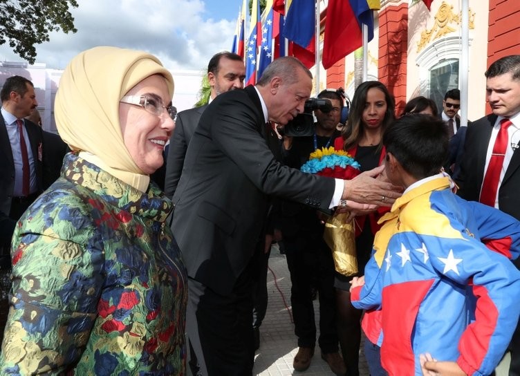 Maduro'dan dikkat çeken hareket! Türk bayrağı...