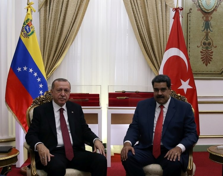 Maduro'dan dikkat çeken hareket! Türk bayrağı...