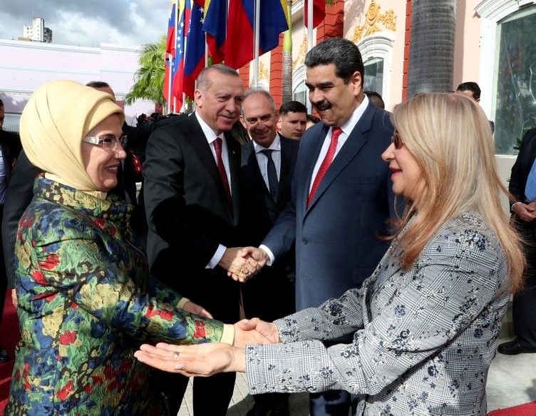 Maduro'dan dikkat çeken hareket! Türk bayrağı...