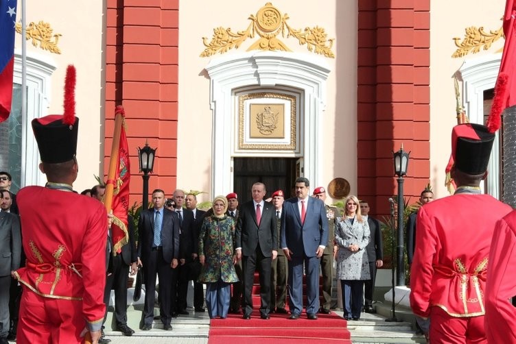 Maduro'dan dikkat çeken hareket! Türk bayrağı...