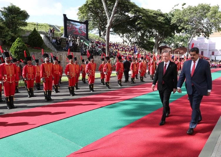 Maduro'dan dikkat çeken hareket! Türk bayrağı...