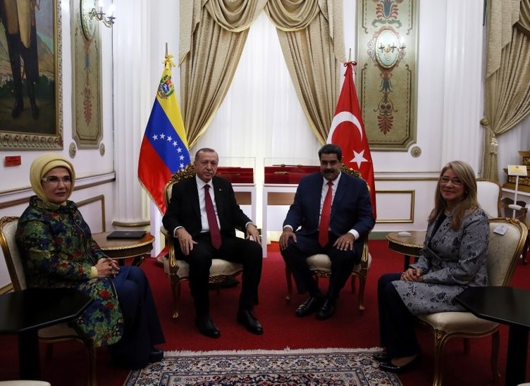 Maduro'dan dikkat çeken hareket! Türk bayrağı...