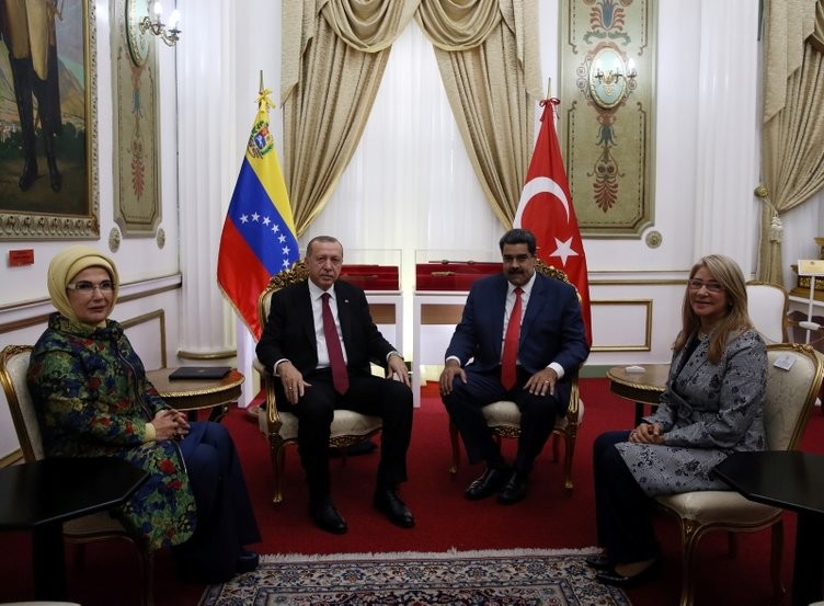 Maduro'dan dikkat çeken hareket! Türk bayrağı...