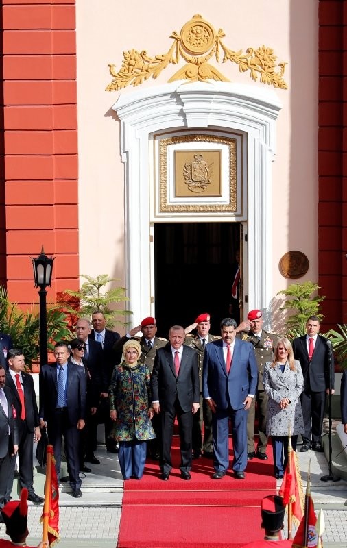 Maduro'dan dikkat çeken hareket! Türk bayrağı...