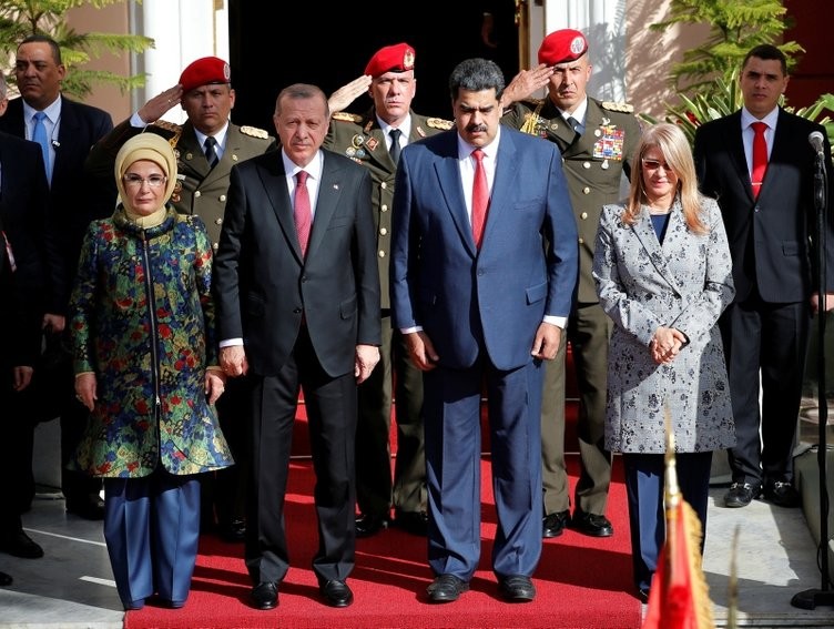 Maduro'dan dikkat çeken hareket! Türk bayrağı...