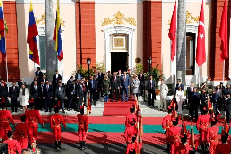 Maduro'dan dikkat çeken hareket! Türk bayrağı...