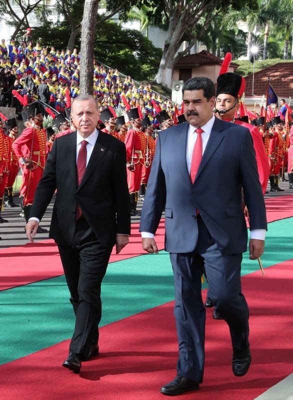 Maduro'dan dikkat çeken hareket! Türk bayrağı...