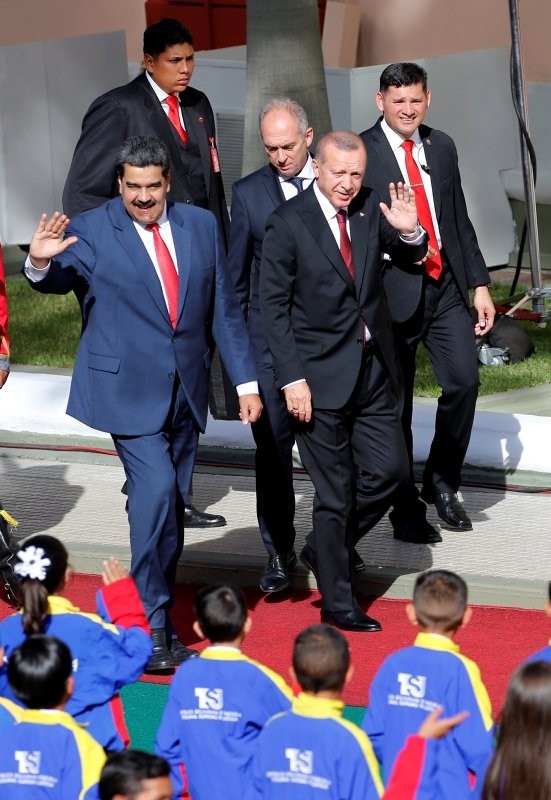 Maduro'dan dikkat çeken hareket! Türk bayrağı...