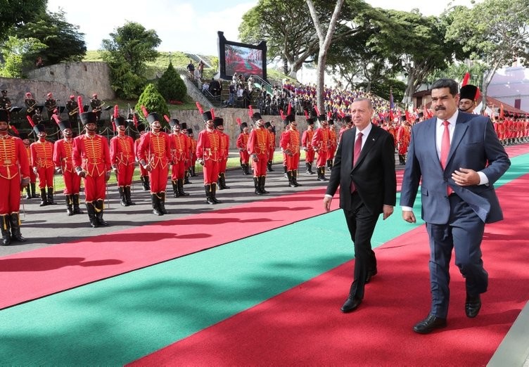 Maduro'dan dikkat çeken hareket! Türk bayrağı...