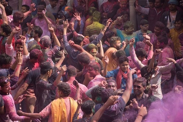 Hindistan'daki bahar festivalinden görüntüler