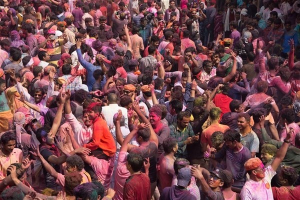 Hindistan'daki bahar festivalinden görüntüler