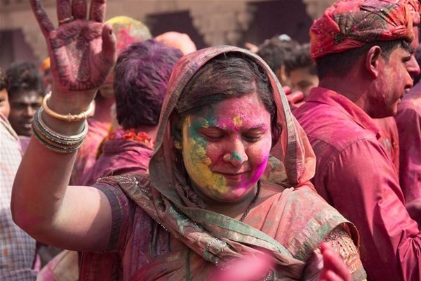 Hindistan'daki bahar festivalinden görüntüler