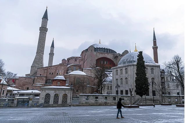 Baharın ilk gününde Mart kapıdan baktırdı