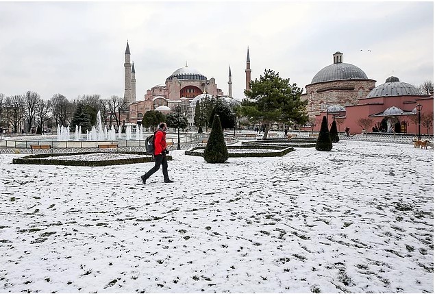 Baharın ilk gününde Mart kapıdan baktırdı