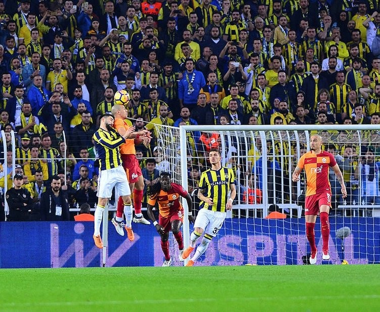 Fenerbahçe-Galatasaray maçından kareler