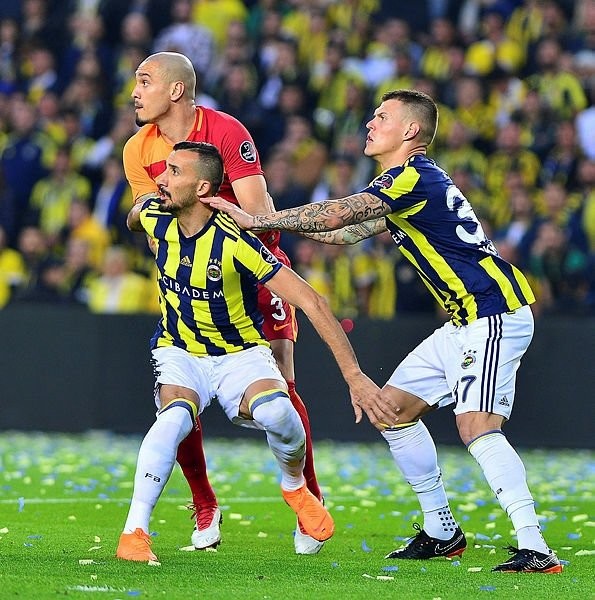 Fenerbahçe-Galatasaray maçından kareler