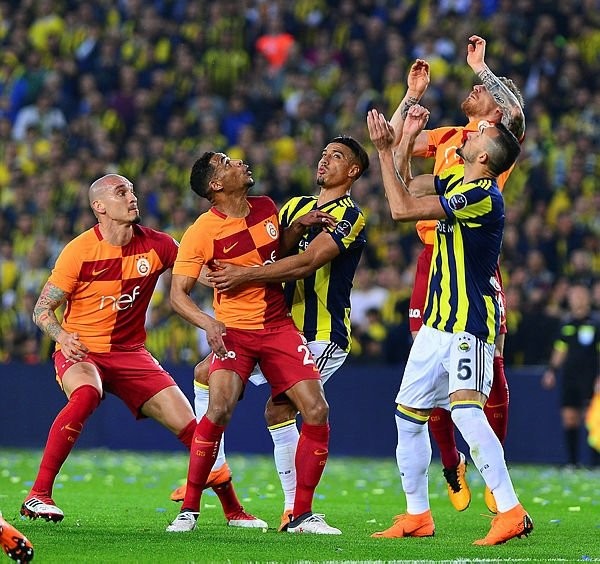 Fenerbahçe-Galatasaray maçından kareler