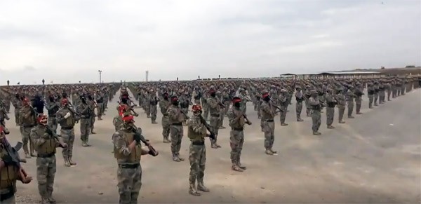 ABD eğittiği teröristlere yemin töreni düzenledi