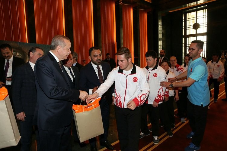 Cumhurbaşkanı Erdoğan down sendromlu sporcuları kabul etti