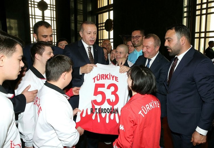 Cumhurbaşkanı Erdoğan down sendromlu sporcuları kabul etti