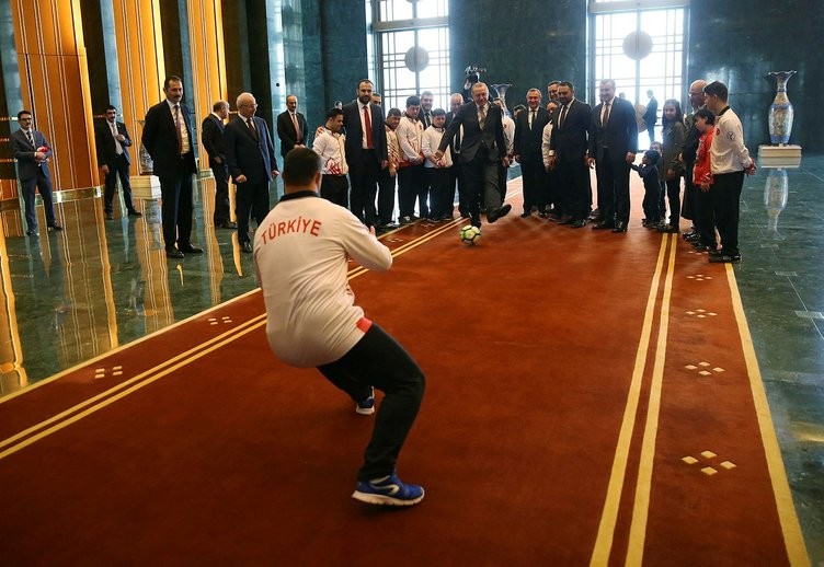 Cumhurbaşkanı Erdoğan down sendromlu sporcuları kabul etti