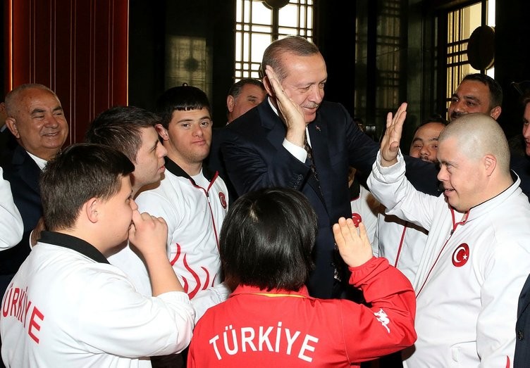 Cumhurbaşkanı Erdoğan down sendromlu sporcuları kabul etti