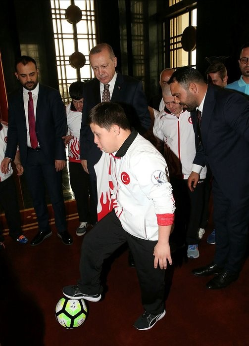 Cumhurbaşkanı Erdoğan down sendromlu sporcuları kabul etti