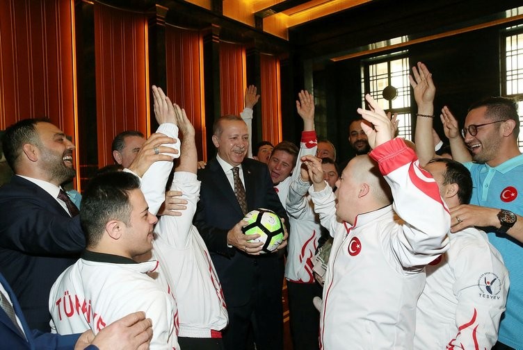 Cumhurbaşkanı Erdoğan down sendromlu sporcuları kabul etti