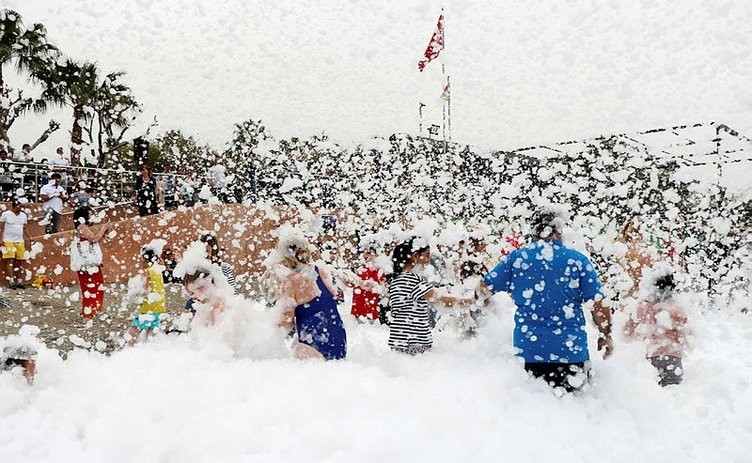 Akın akın geldiler çılgınlar gibi eğlendiler!